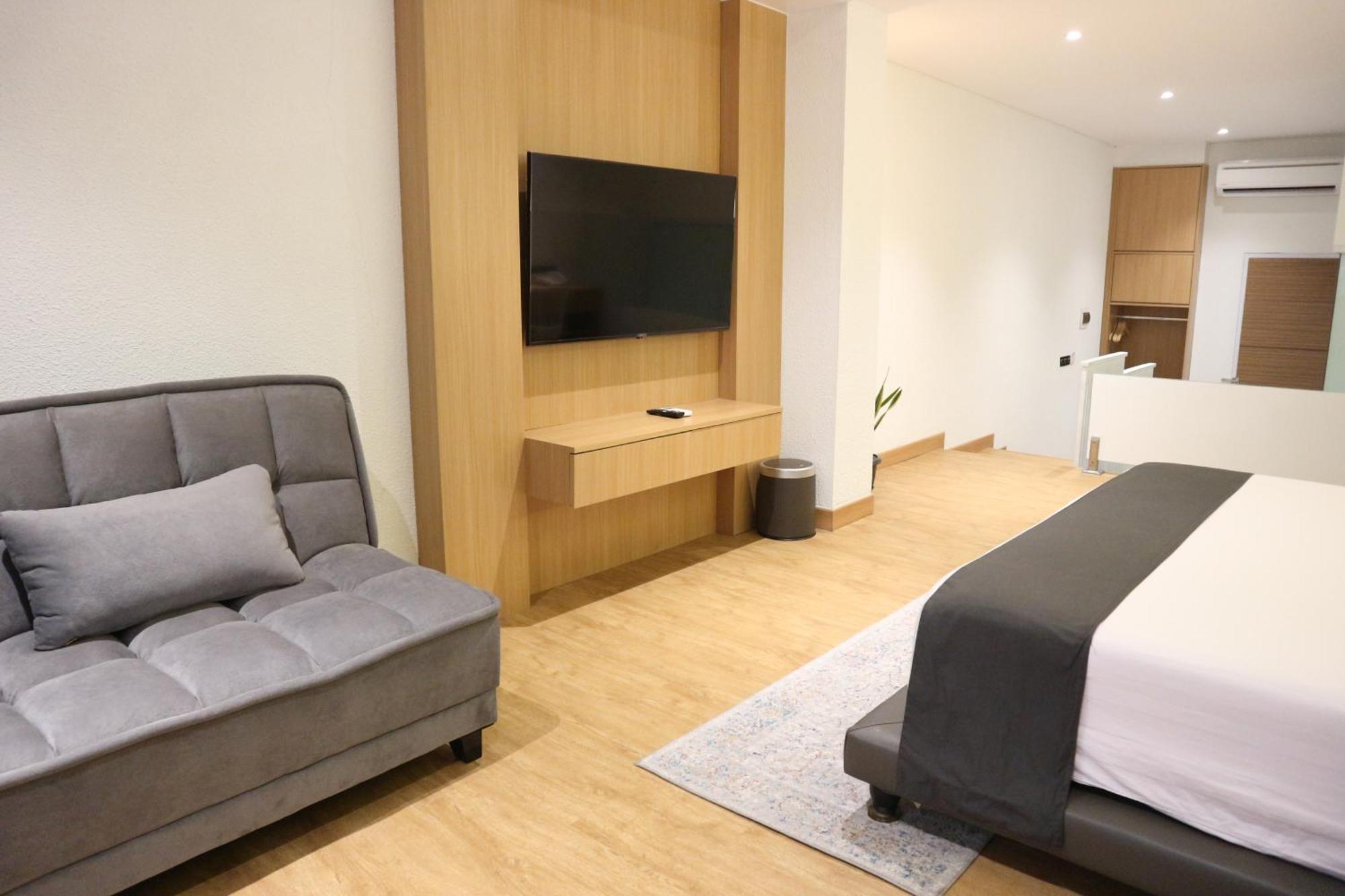 Treehouse Suites - Boutique Serviced Apartment Джакарта Екстер'єр фото