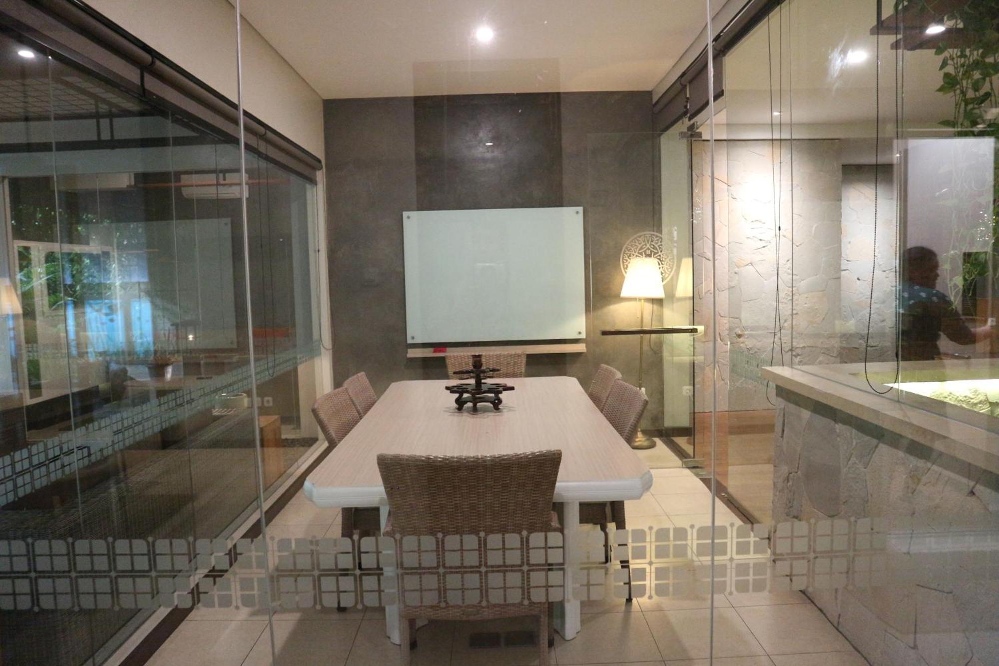 Treehouse Suites - Boutique Serviced Apartment Джакарта Екстер'єр фото